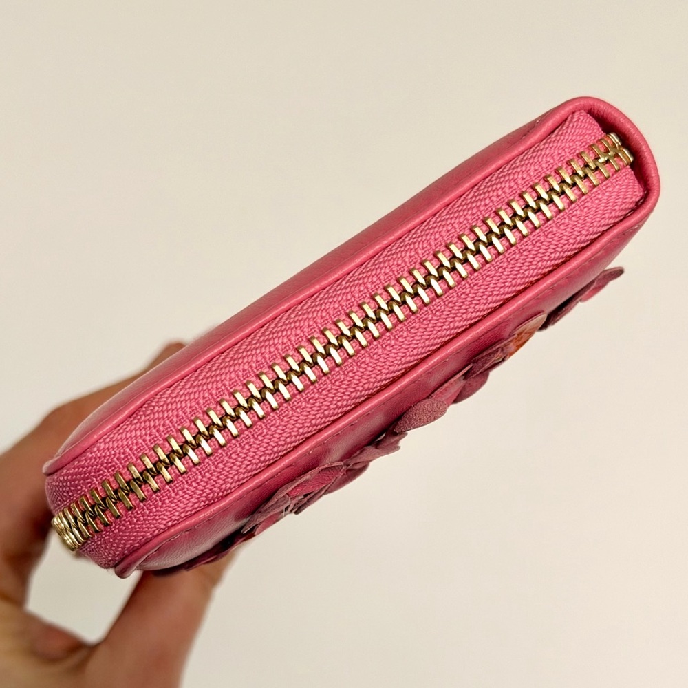 Valentino Garavani Floral Appliqué Wallet - Picture 5 of 16